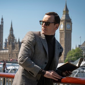 スティーヴン・ソダーバーグ最新作！『ブラックバッグ』の衣装を、「ダンヒル」が製作。