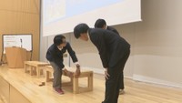 聾学校の生徒が作った木製ベンチが環太平洋大学に　大学生の意見を聞き「奥行きを深く」　岡山市