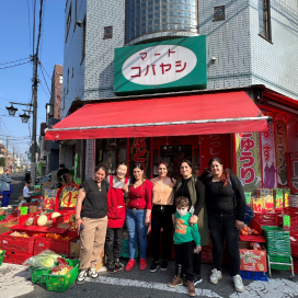 クルドの人たちが集う、埼玉県川口市の青果店　LINEグループでお得情報