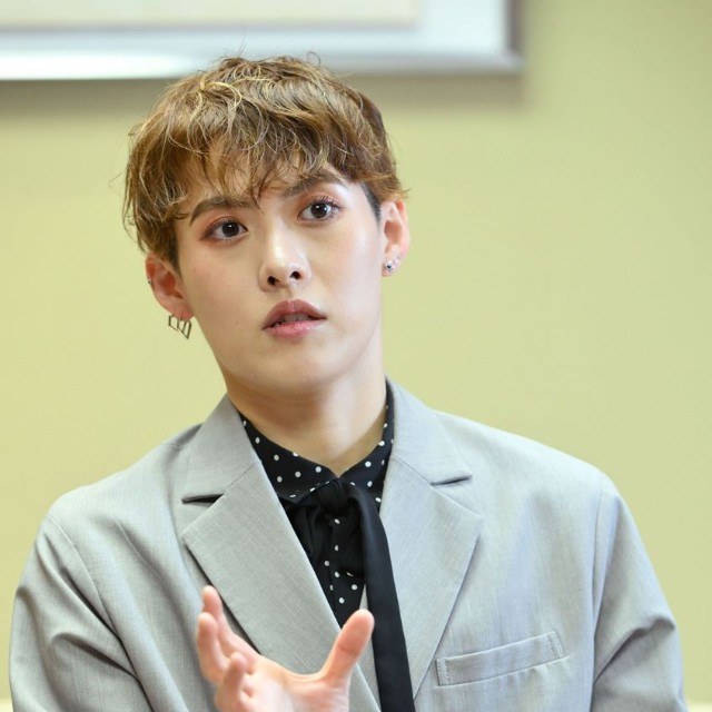 南座での公演に向け、意気込みを語る翼和希さん（京都市中京区・京都新聞社）＝撮影・吉原直歩