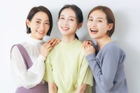 女性が直面する「大人の服選び」事情とは　※画像はイメージです（metamorworks/stock.adobe.com）