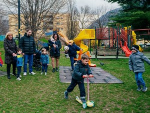 少子化進むイタリアになぜか「子だくさん」の地域　手厚い支援の背景に複雑な歴史も