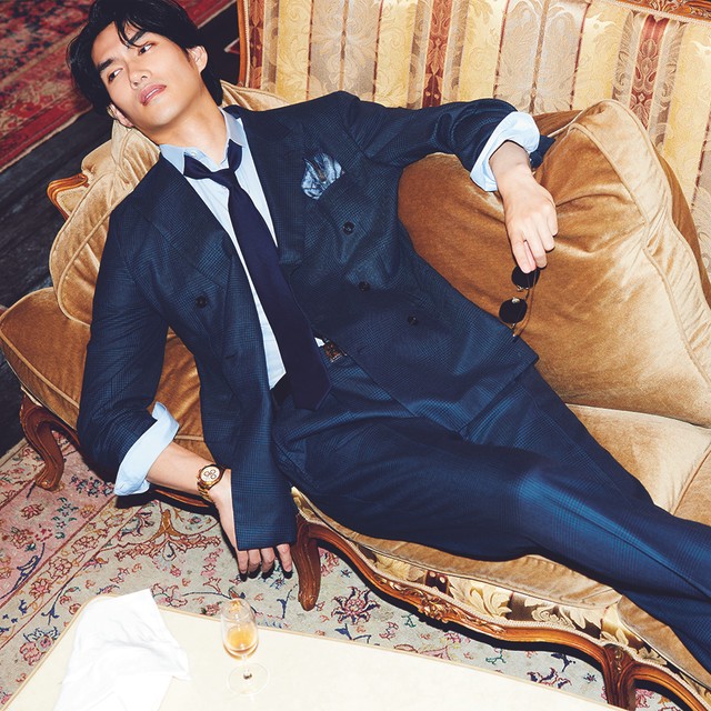 隠すことのできない品性<br>着崩した姿に正統の神髄が表れる。<br>【粋な男はスーツを着る。】