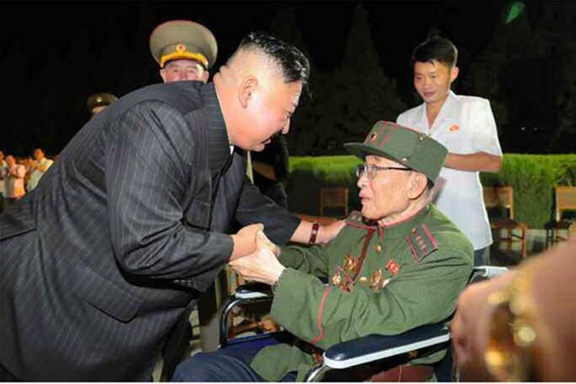 写真】北朝鮮が朝鮮戦争「勝利」を祝った大会：朝日新聞GLOBE＋