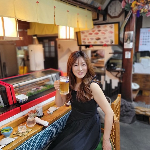 現在55歳！デビューから38年を経てなお若々しい北岡夢子さん（撮影協力：満す美寿司）