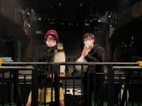 COMING KOBE実行委員・風次氏（左）と大武茜一郎＝２１年３月