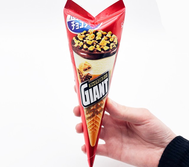 思い切って「ジャイアントコーン」のパッケージを開けてみます！