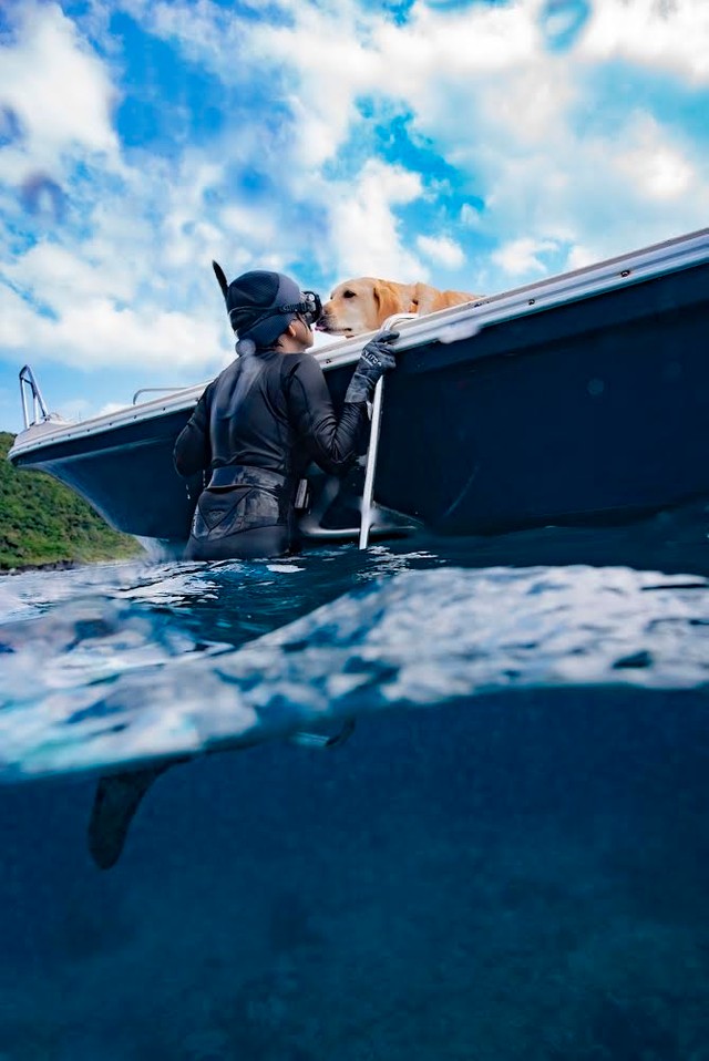 海へ行くのも盲導犬ベーチェルと一緒