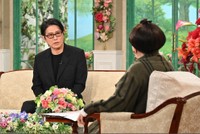 「徹子の部屋」に出演する高橋克典（左）と司会の黒柳徹子＝テレビ朝日提供