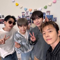 YouTubeチャンネル「ドンヘムルとペクドゥウニョク」の公式インスタグラム＠iamdongbaek_officialより（左から）ウニョク、リョウク、キュヒョン、ドンヘ