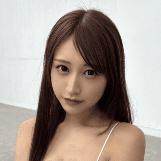 「FLASH」（26年5月12日発売号）に登場した絢瀬まよのオフショット　本人のX（@mayo_ayase_）より