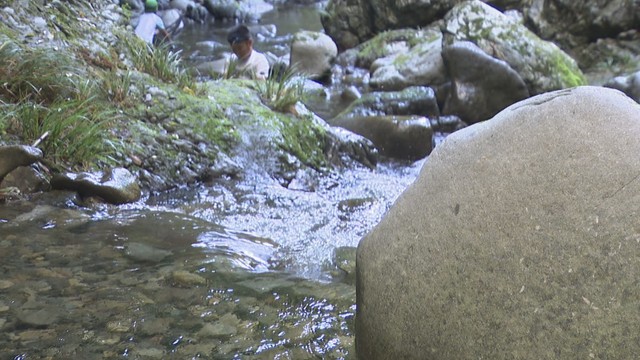 【涼を求めて…】市街地より3～5℃涼しい「三霞洞渓谷」　香川・まんのう町