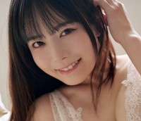 東雲うみ（撮影／土山大輔（TRON） ヘアメイク／塩田結香（JULLY） スタイリング／川上舞乃）