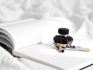 黒に近い青、空に似た青。私は今日も「インク沼」から抜け出せない