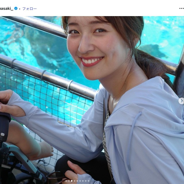 MBSの山崎香佳アナウンサー「姪に癒された沖縄　家族3世代旅行でした」（本人の公式インスタグラムから）