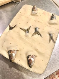 イワシが強引にパイにねじ込んできましたわ...（提供：お菓子作り お嬢様さん）
