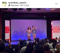 単独ライブを開催したアルミカン・マッチョ赤阪（左）とさおりん　さおりんのインスタグラム（@arumikan_saorin）より＝2025年11月15日投稿