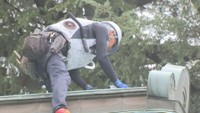 屋根の点検作業　栗林公園