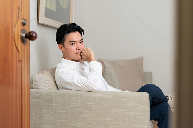 本番前の楽屋で＝2025年7月、東京都港区・サントリーホール、山本倫子氏撮影