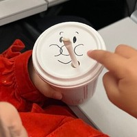 何度も指を指して「アンパンマンだぁ♪」と喜ぶ娘／ばた子さん（@batako_comic）提供