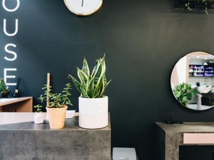 願掛けさせてほしい。美容師になった彼女は、私におまじないをかけた