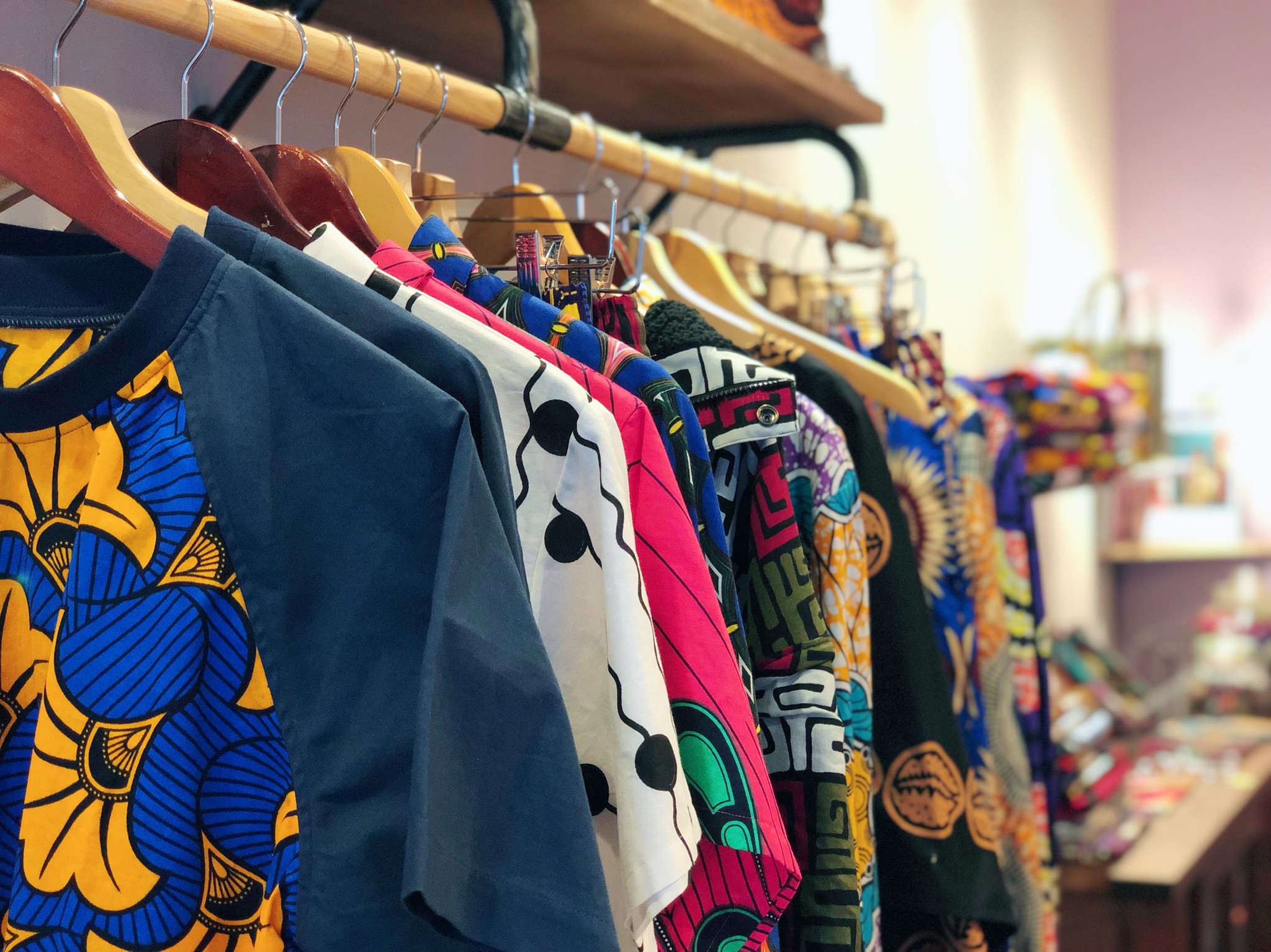 色鮮やか アフリカ布専門店オープン オーナー兼デザイナーの思いを聞く ほ とせなnews