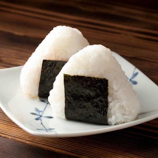 誰もが馴染みが深いであろう「おにぎり」※画像はイメージです（BRAD/stock.adobe.com）