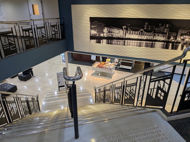 優美な船内（駅巡り鉄・しんさん提供）