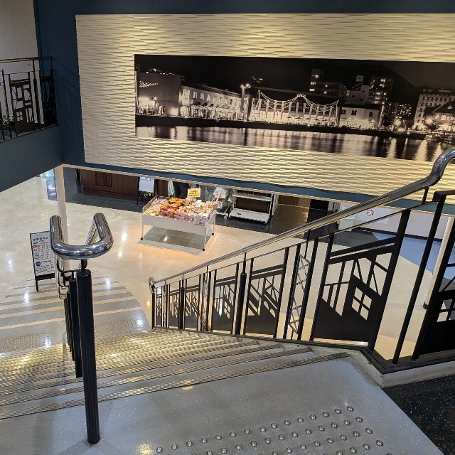 優美な船内（駅巡り鉄・しんさん提供）