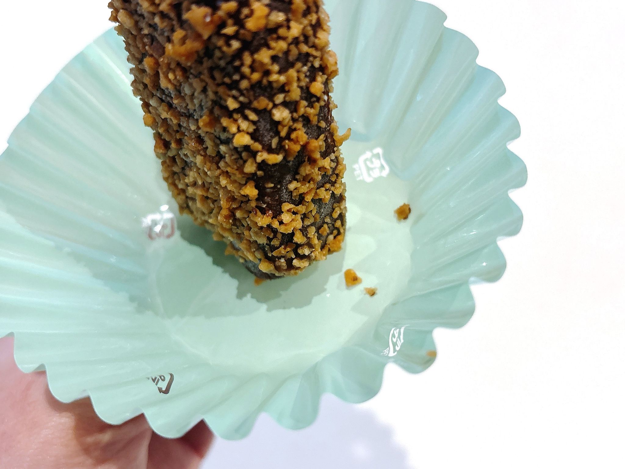 そのまま食べないで！【棒アイスで手が汚れない】“ワザあり”の食べ方と 