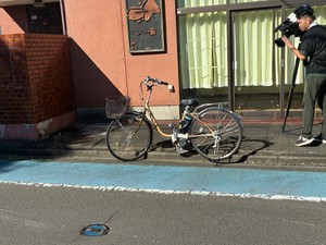 自転車の女性が車にはねられけが　仙台・若林区の住宅街