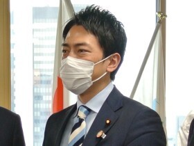 数値規制は「動物愛護の精神にもとらぬよう検討」　環境相が答弁