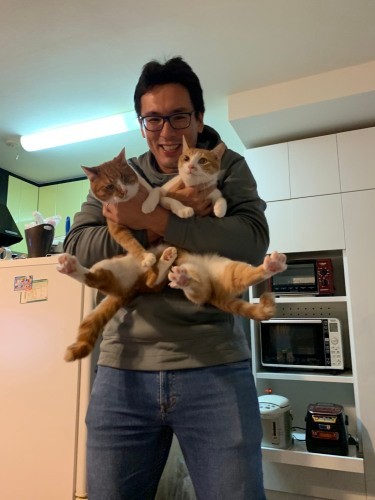 娘の誕生前に“息子のような猫”を迎えた玄さんは、子供の頃から大の猫好き。２匹の名は色目から、ナチョ（チーズ）と、ニモ（アニメ映画「ファインディング・ニモ」に登場する魚の名前）にした（高橋さん提供）