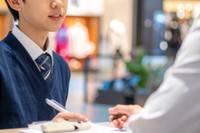息子が勝手に契約していた…？　※この画像はAdobe Fireflyで作成したイメージです
