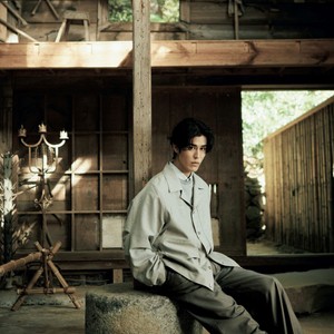 寛一郎、悠久を想う海辺。【後編】─ポルシェ 911 カレラで、アートの起源を巡る旅へ─