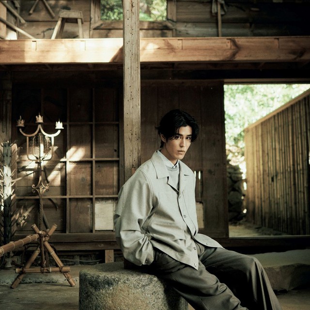 寛一郎、悠久を想う海辺。【後編】<br>─ポルシェ 911 カレラで、アートの起源を巡る旅へ─