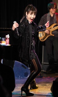 軽快な「ノリ」で歌う未唯mie＝東京・目黒のBLUES ALLEY JAPAN