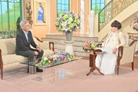 24日放送の「徹子の部屋」に出演する篠田三郎（左）と司会の黒柳徹子＝テレビ朝日提供