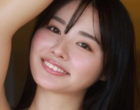 豊島心桜デジタル写真集『夏、ごちそうさま。』（撮影：中山雅文　発行：ワニブックス）より