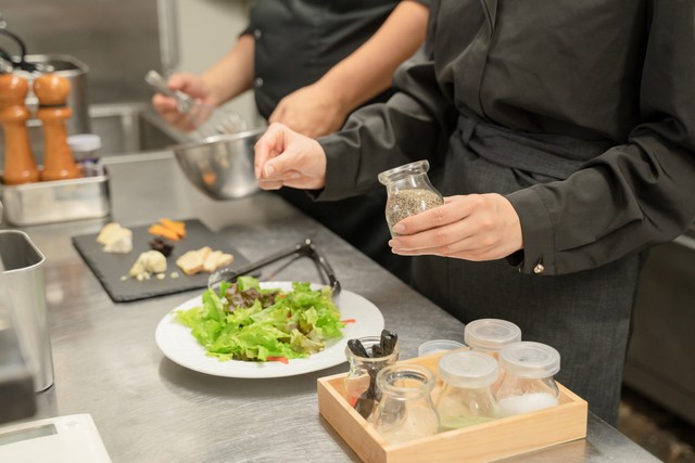 「2025年にバイトテロが発生した」企業が約4社に1社　※画像はイメージです（rrice/stock.adobe.com）