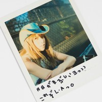 hitomi「LOVE LIFE」撮影時オフショット