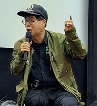 快楽亭ブラックの人物像を語る弟弟子の落語家・立川志らく＝東京・渋谷のユーロスペース