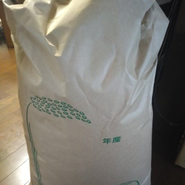 車のトランクから現れた30kgの米袋。予想外の量に驚いたという／旅人さん（@tanemaki_ojisan）提供