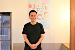 DV増を知り始めた、月に1度のあげパン寄付　ついた名前は「あげパンマン」