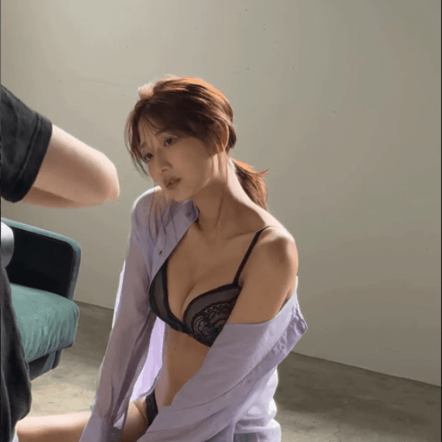 「FLASH」（26年7月14日発売号）に登場した侑希のオフショット　本人のインスタグラム（@tukudani_105）より