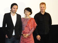 映画の公開初日あいさつに登場した裕木奈江＝2011年