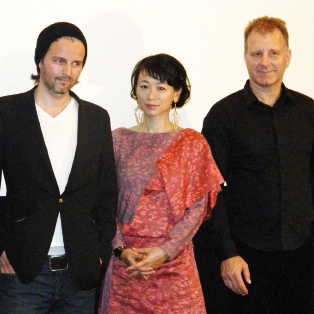 映画の公開初日あいさつに登場した裕木奈江＝2011年