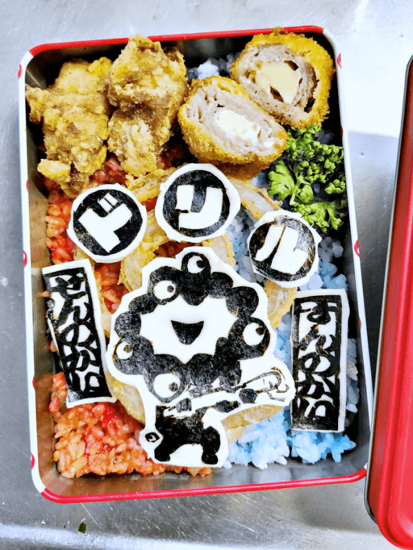 大阪万博の遠足用に作られた「乳首ドリルするミャクミャク弁当」（画像提供：Opsaporさん）