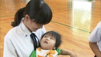 命の大切さを考える　中学生が赤ちゃんの育児体験　香川・三木町