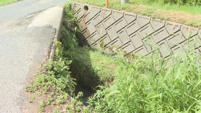 男性が転落していた用水路　笠岡市小平井